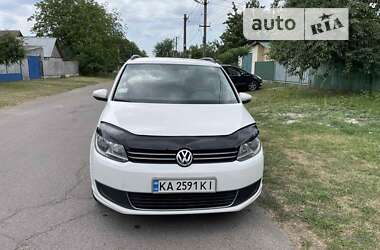 Минивэн Volkswagen Touran 2010 в Узине