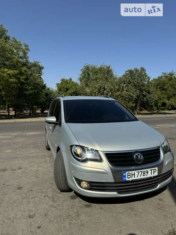 Мінівен Volkswagen Touran 2009 в Одесі