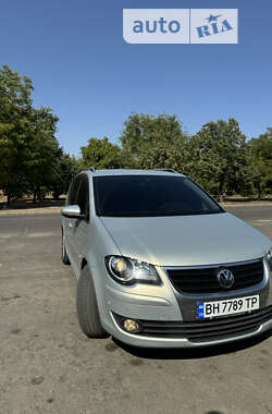 Мінівен Volkswagen Touran 2009 в Одесі