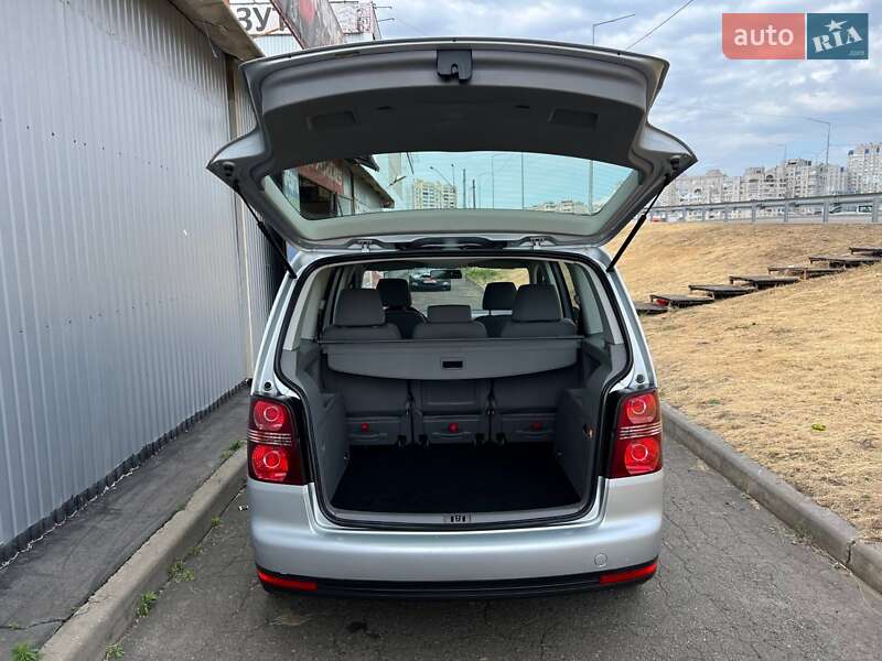 Минивэн Volkswagen Touran 2008 в Одессе