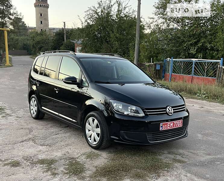 Минивэн Volkswagen Touran 2011 в Коростене