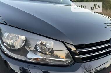 Минивэн Volkswagen Touran 2011 в Коростене