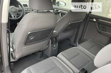 Минивэн Volkswagen Touran 2011 в Коростене