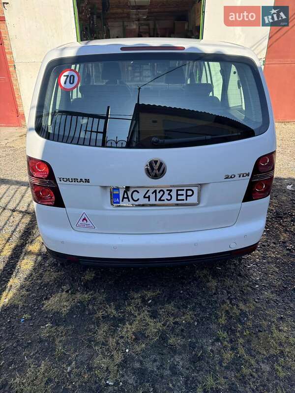 Мінівен Volkswagen Touran 2010 в Луцьку