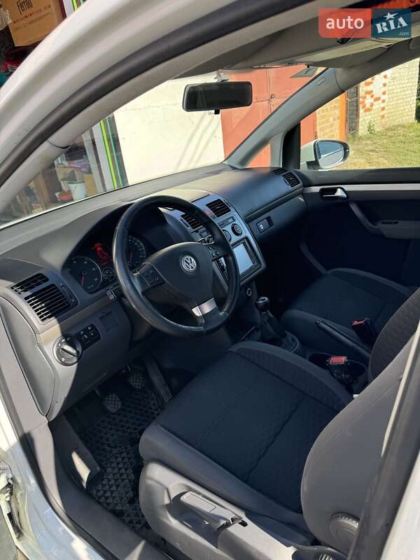 Мінівен Volkswagen Touran 2010 в Луцьку