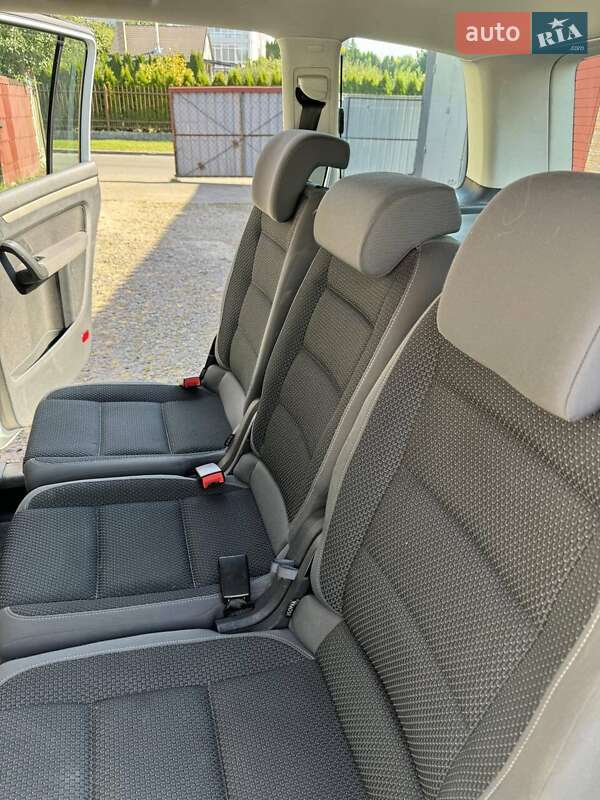 Мінівен Volkswagen Touran 2010 в Луцьку