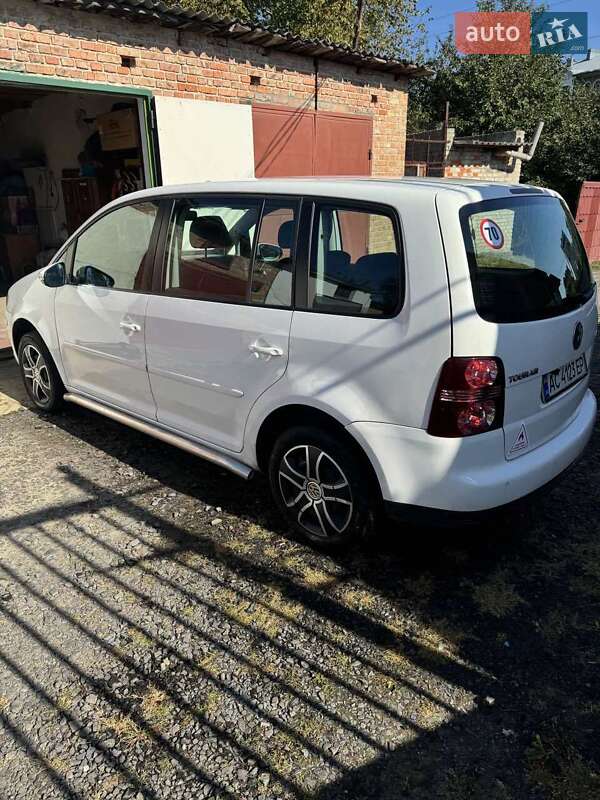 Мінівен Volkswagen Touran 2010 в Луцьку