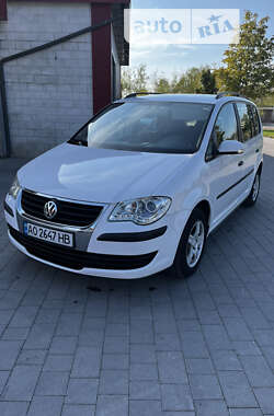 Минивэн Volkswagen Touran 2006 в Виноградове