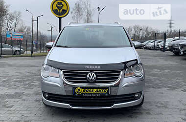 Мінівен Volkswagen Touran 2010 в Чернівцях