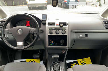 Мінівен Volkswagen Touran 2010 в Чернівцях