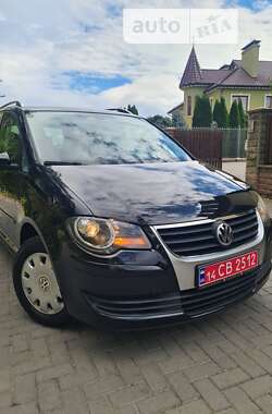 Минивэн Volkswagen Touran 2010 в Золочеве