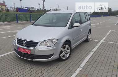 Минивэн Volkswagen Touran 2008 в Нововолынске