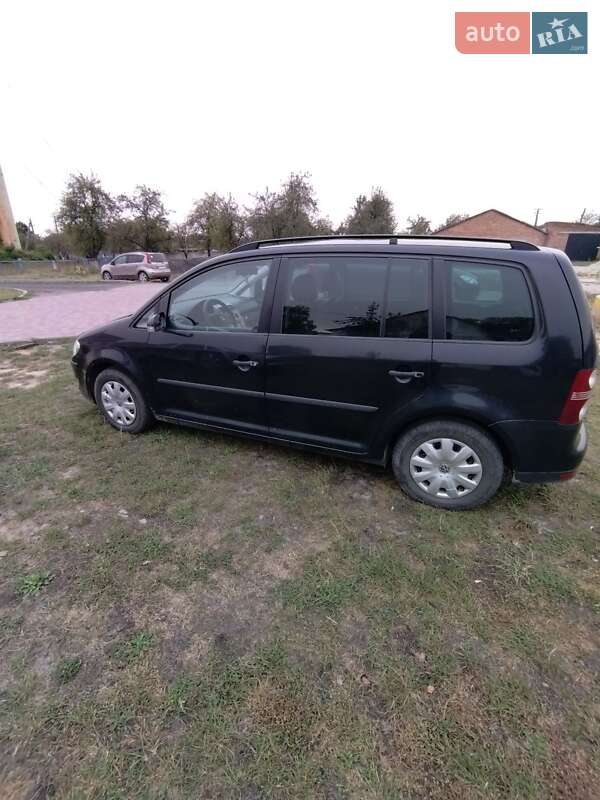 Минивэн Volkswagen Touran 2007 в Владимирце