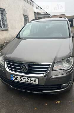 Мінівен Volkswagen Touran 2009 в Дубровиці