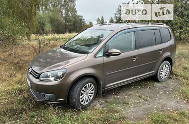 Мінівен Volkswagen Touran 2015 в Житомирі