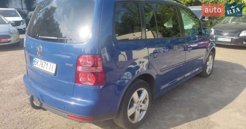 Мінівен Volkswagen Touran 2008 в Луцьку