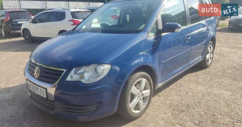 Мінівен Volkswagen Touran 2008 в Луцьку