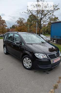 Минивэн Volkswagen Touran 2008 в Киеве