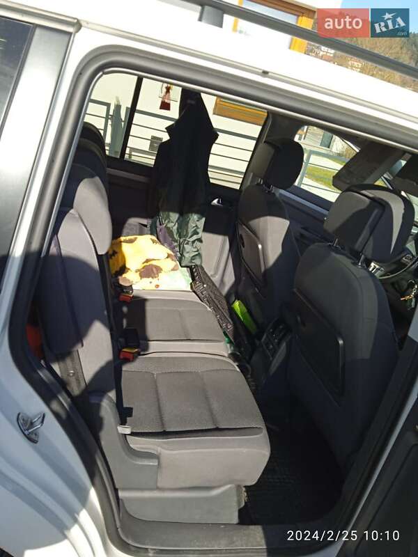 Минивэн Volkswagen Touran 2013 в Великом Березном