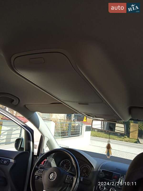 Минивэн Volkswagen Touran 2013 в Великом Березном