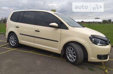 Минивэн Volkswagen Touran 2013 в Кельменцах