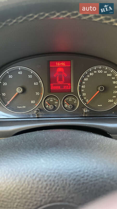 Мінівен Volkswagen Touran 2008 в Луцьку фото 15 Мінівен Volkswagen Touran 2008 в Луцьку