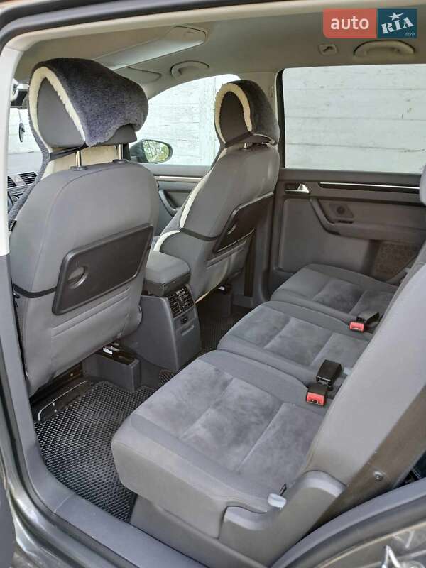 Минивэн Volkswagen Touran 2010 в Любомле