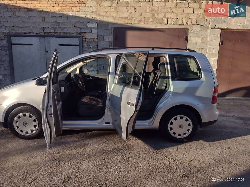 Мінівен Volkswagen Touran 2005 в Городку