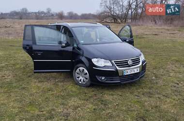 Минивэн Volkswagen Touran 2007 в Белогорье