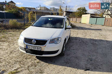 Мінівен Volkswagen Touran 2010 в Києві