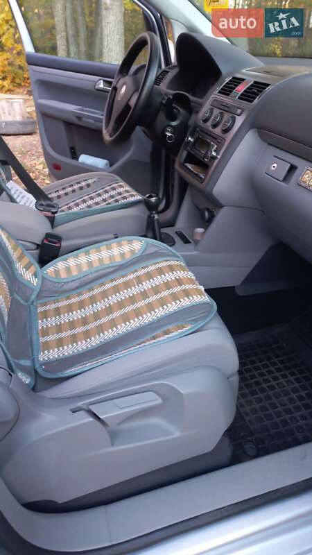 Минивэн Volkswagen Touran 2008 в Новоднестровске