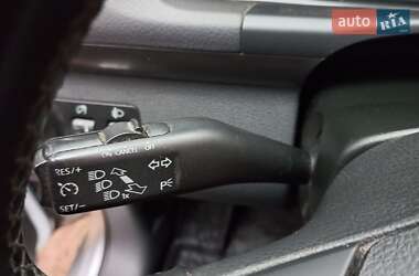 Мінівен Volkswagen Touran 2012 в 
