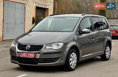 Минивэн Volkswagen Touran 2010 в Ровно