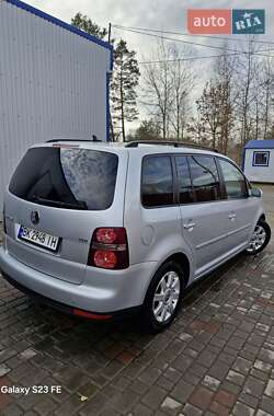 Минивэн Volkswagen Touran 2008 в Чабеле