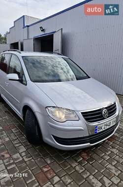 Мінівен Volkswagen Touran 2008 в Чабелях