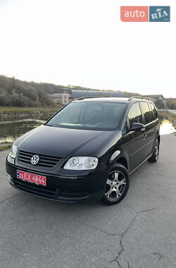 Минивэн Volkswagen Touran 2006 в Днепре