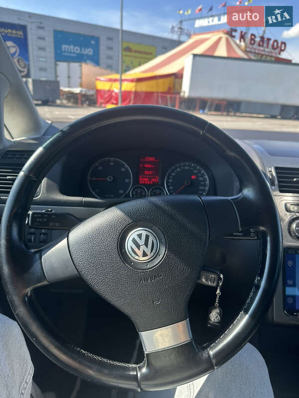 Минивэн Volkswagen Touran 2007 в Черновцах