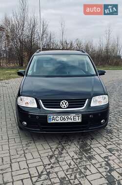 Минивэн Volkswagen Touran 2005 в Нововолынске