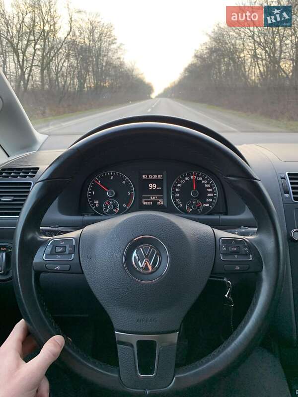 Минивэн Volkswagen Touran 2015 в Черновцах