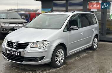 Мінівен Volkswagen Touran 2010 в Чернівцях