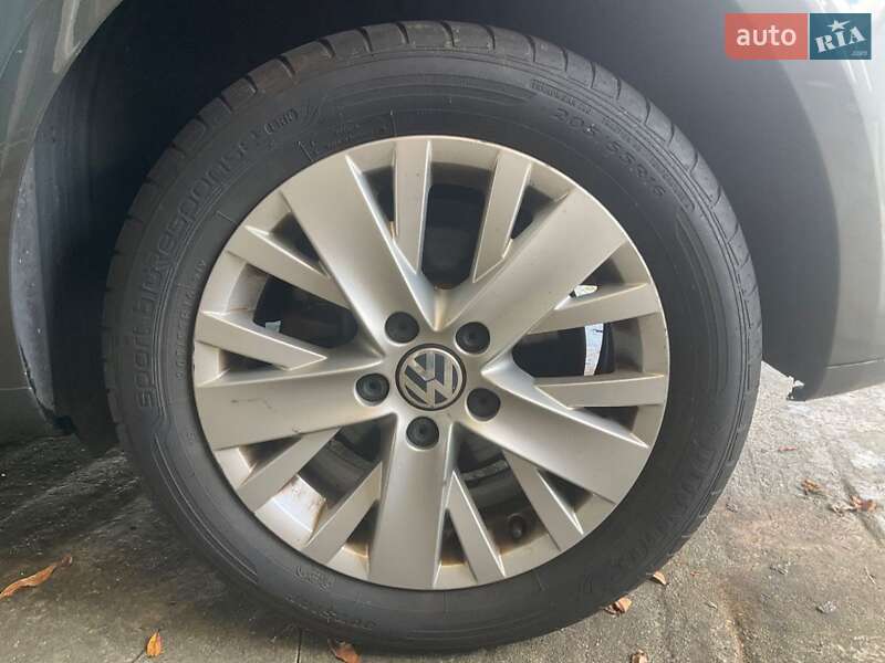 Минивэн Volkswagen Touran 2013 в Киеве