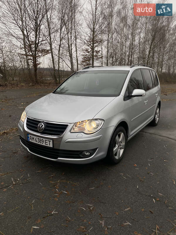 Мінівен Volkswagen Touran 2008 в Звягелі