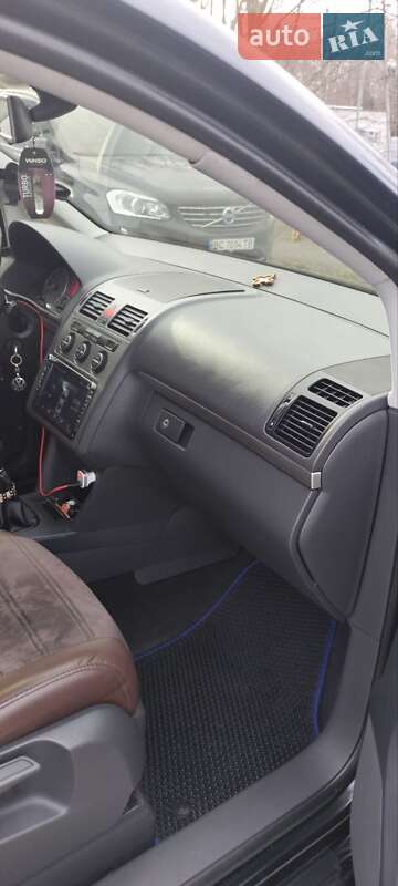 Мінівен Volkswagen Touran 2008 в Львові