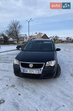 Минивэн Volkswagen Touran 2007 в Вараше