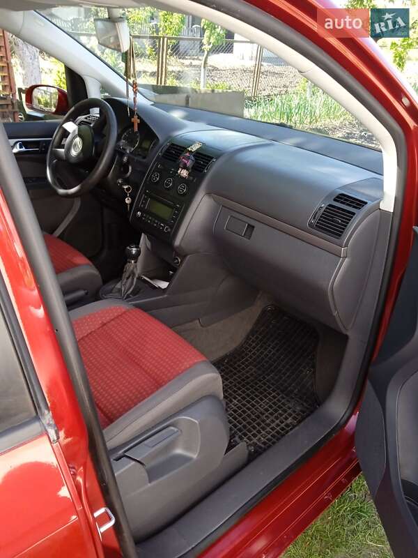 Минивэн Volkswagen Touran 2004 в Львове