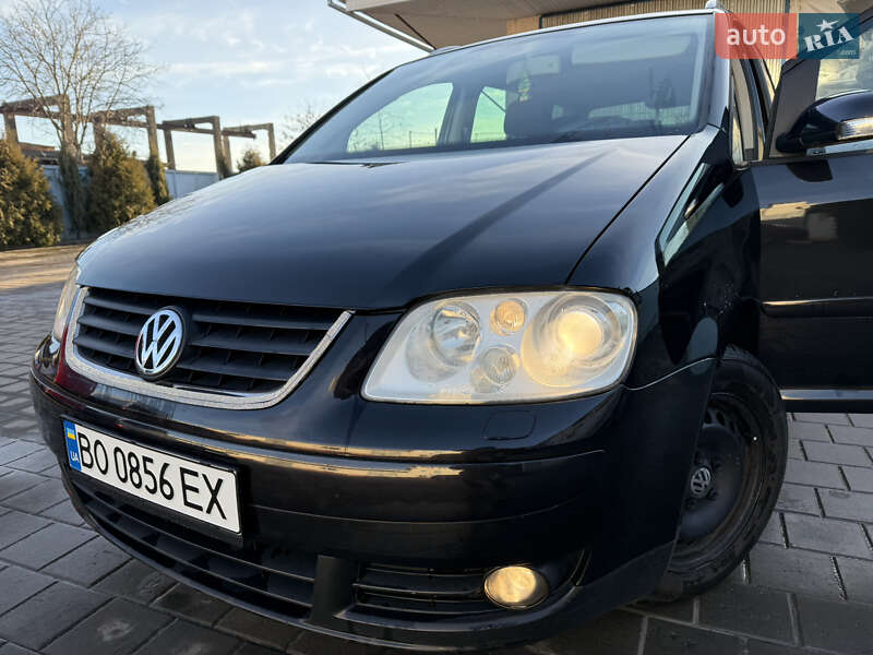 Минивэн Volkswagen Touran 2004 в Бучаче