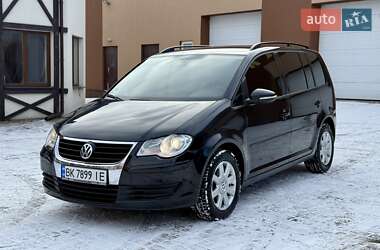 volkswagen touran 2010 в Рівне від професійного продавця Олег