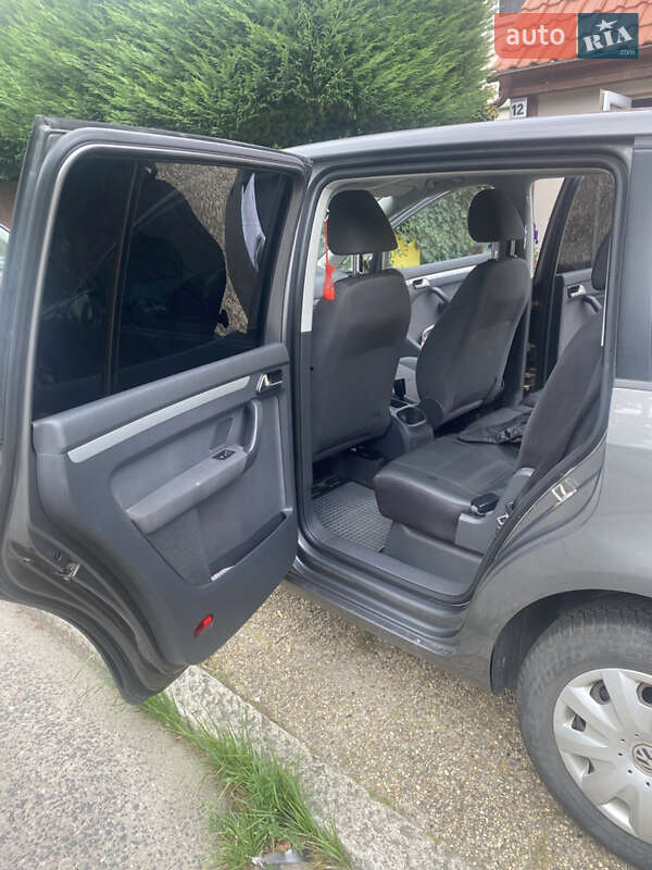 Минивэн Volkswagen Touran 2011 в Новой Ушице