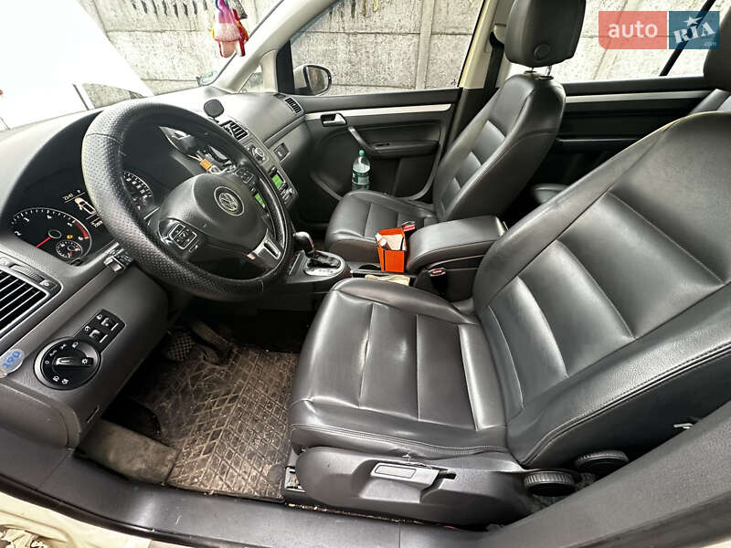 Мінівен Volkswagen Touran 2015 в Черкасах