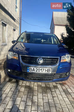 Мінівен Volkswagen Touran 2009 в Дніпрі